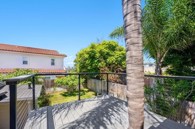 Foto del edificio - 2724 Treat St