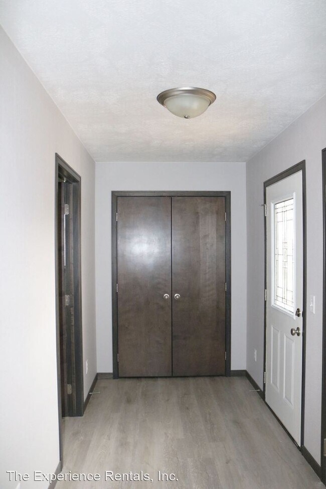 Building Photo - 4 br, 2 bath House - 3503 S. Outfield Cir