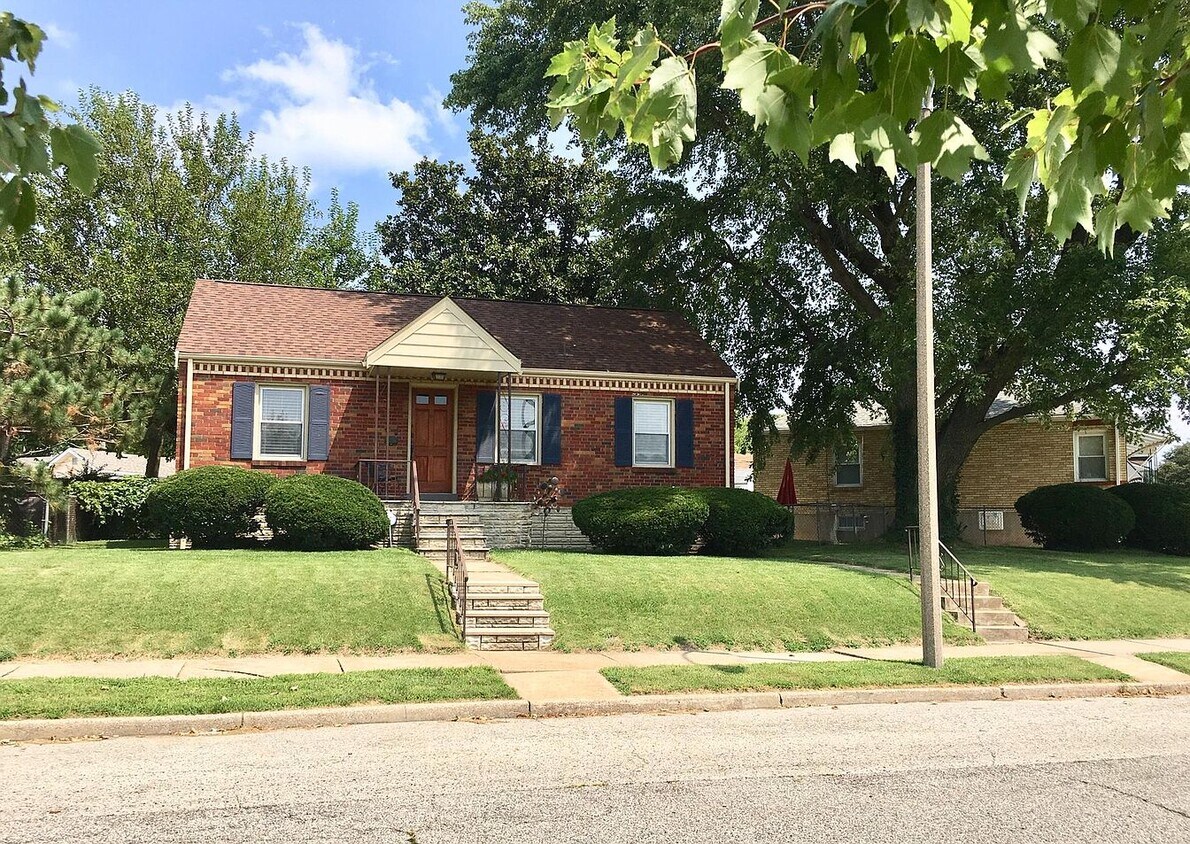 4526 Wabash Ave, St. Louis, MO 63109 House Rental in St. Louis, MO