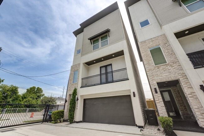 Building Photo - 2510 Tuam St