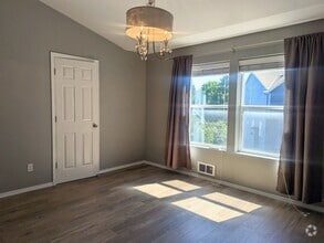 Building Photo - 15525 SW Peridot Way