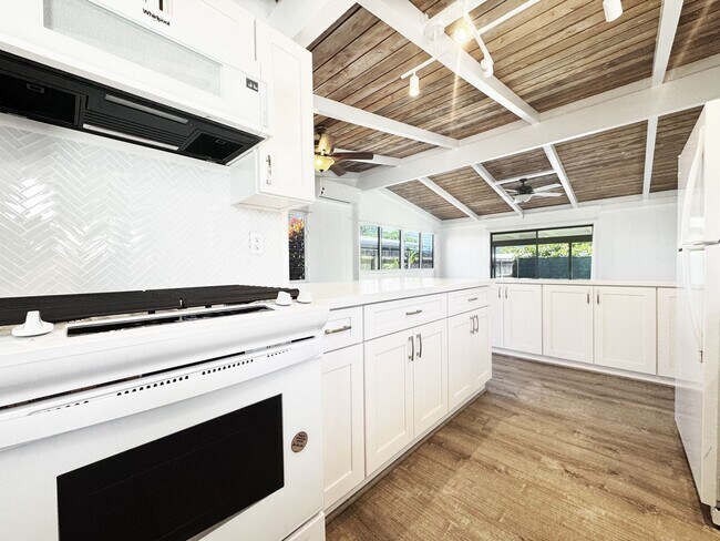 Building Photo - Refreshed 3/2 Kailua House
