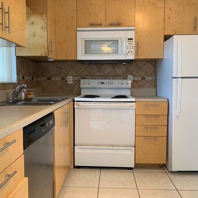 Foto del edificio - 9355 SW 8th St