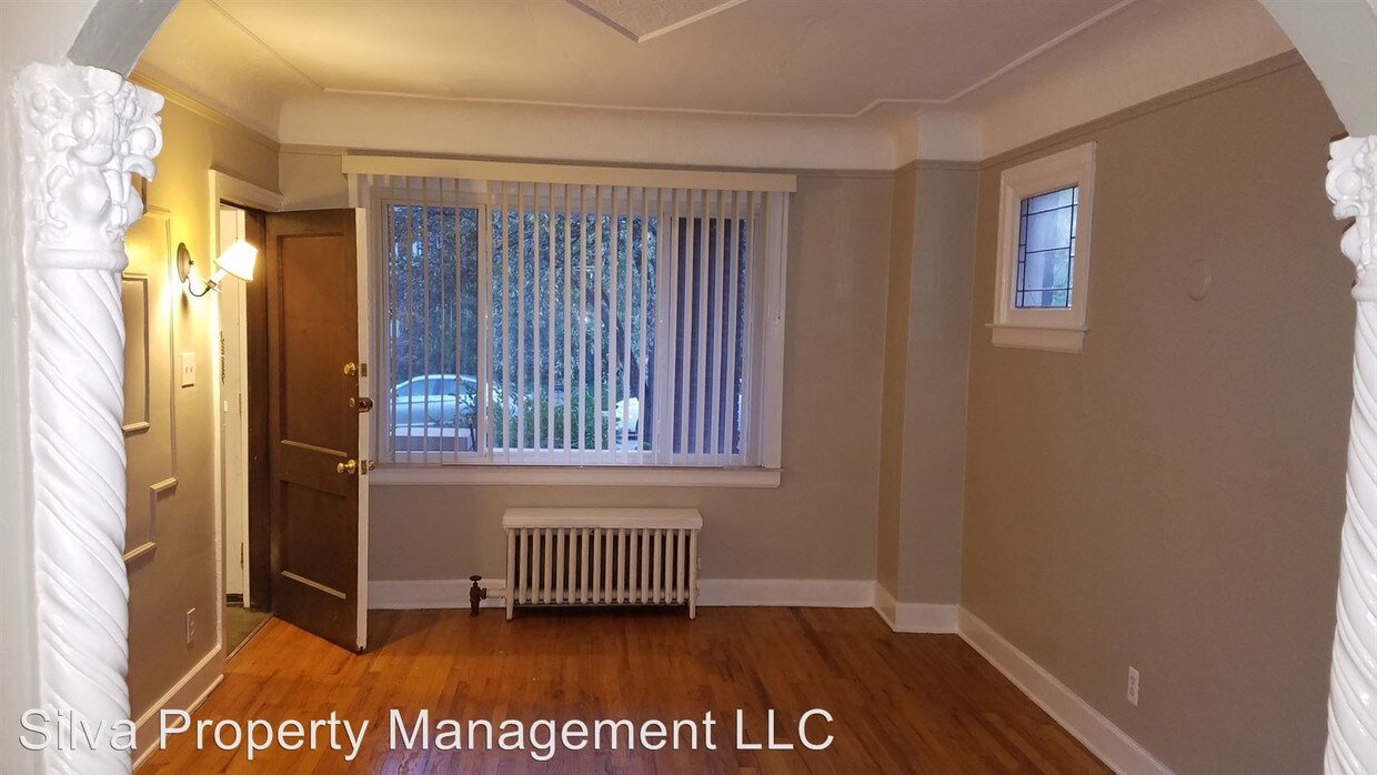 Primary Photo - 1096 Beaconsfield Ave