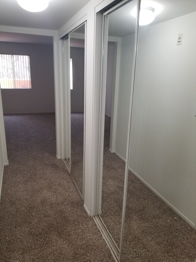 Laurel Villa Apartments Valley Village, CA