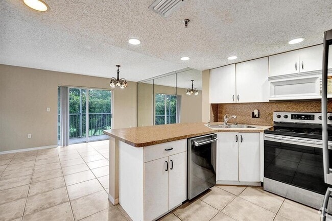 Building Photo - 9470 Tangerine Pl