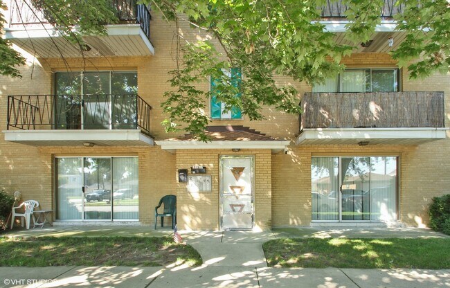 Building Photo - 5534 W Bryn Mawr Ave