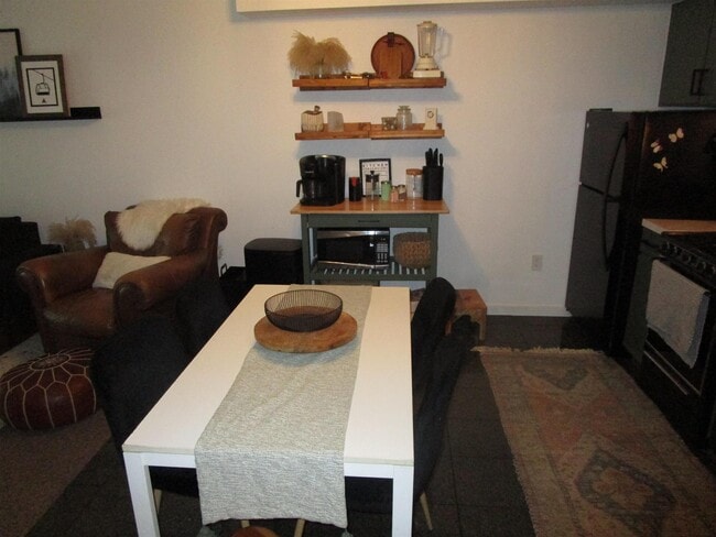 Foto del edificio - 113 Trailside Rd