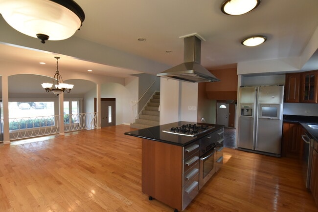 Foto del edificio - 1702 N Waterman Ave