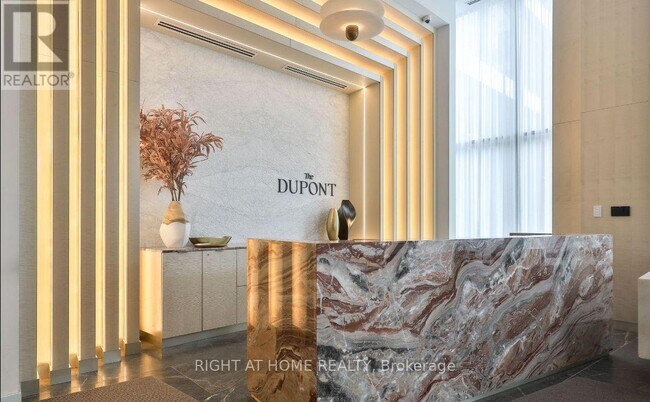 Photo du bâtiment - 858 Dupont St