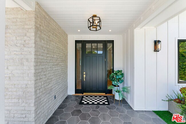 Foto del edificio - 5911 Beckford Ave