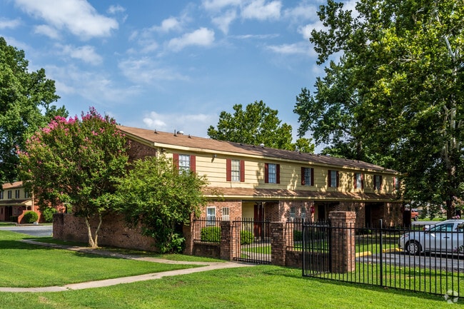 Building Photo - Whisperwood Townhomes