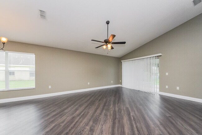 Building Photo - 1320 Creekview Ct