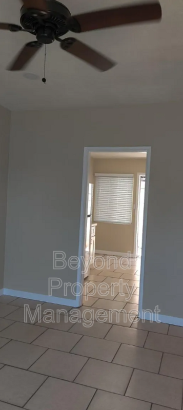 Building Photo - 4219 Winona Ave
