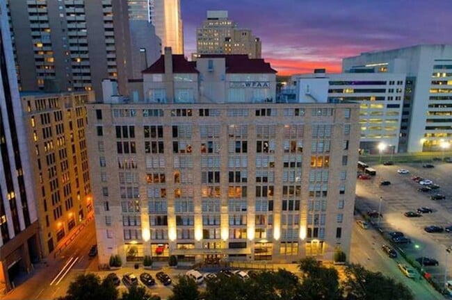 Building Photo - 1122 jackson St