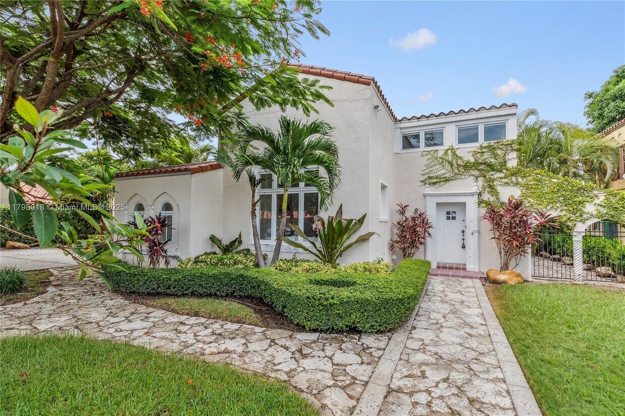Primary Photo - 319 Mendoza Ave