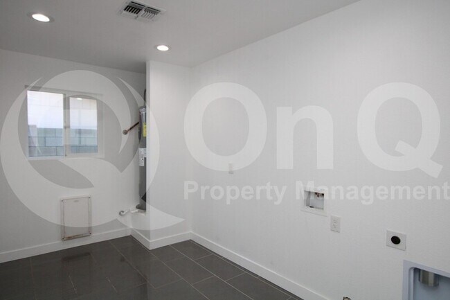 Building Photo - 3132 E Edgewood Ave