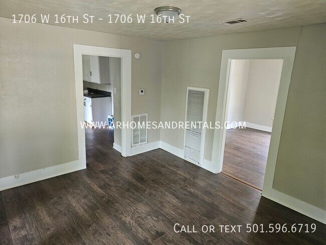Building Photo - 1706 W 16th |$895 | 4 beds, 1 bath