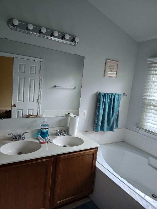 Foto del edificio - 15721 Ensleigh Ln