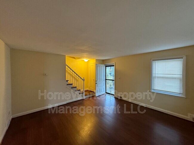 Building Photo - 4014 Clarks Ln