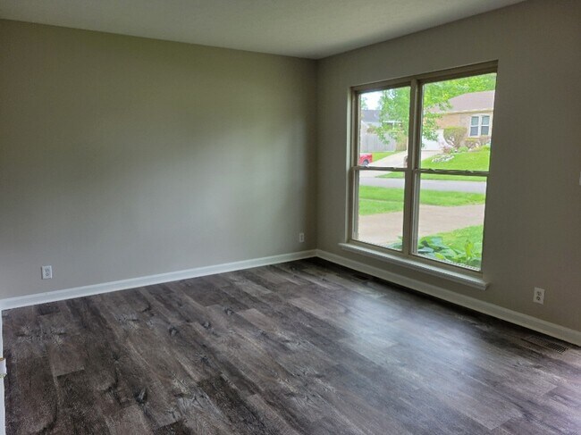 Foto del edificio - 8323 Roseborough Rd