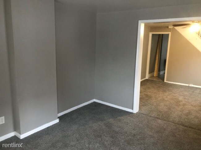 Building Photo - 3 br, 1.5 bath Apartment - 3238 Graceland Ave