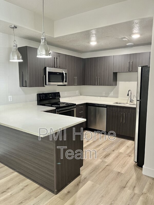 Foto del edificio - 2874 Kiesel Ave