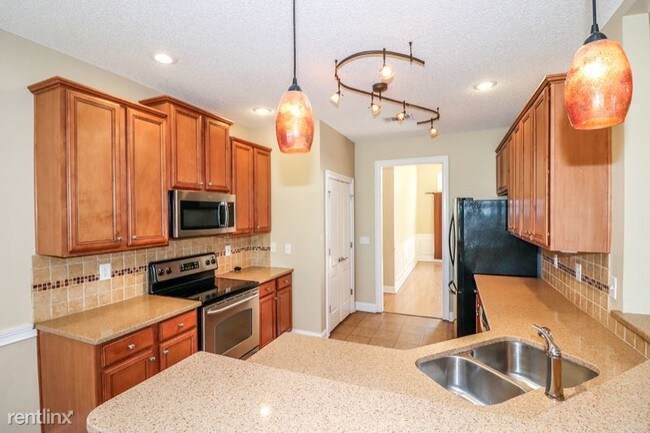 Building Photo - 4 br, 3 bath House - 229 Hathersage Dr