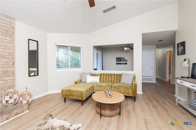 Building Photo - 2210 Carousel Dr