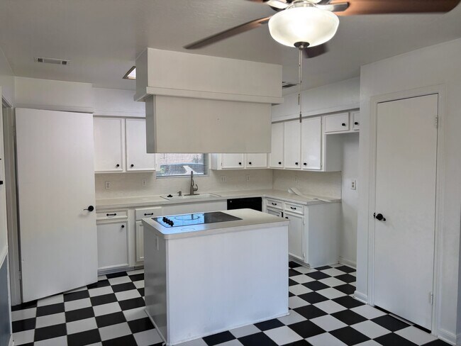 Foto del edificio - 12302 Wrenthorpe Dr