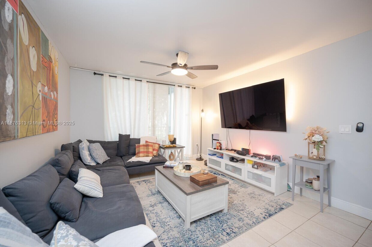 Foto principal - 11133 SW 8th St