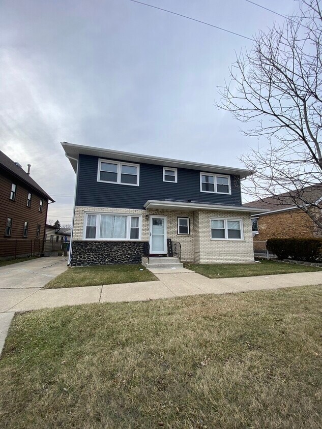 8744 Central Ave, Oak Lawn, IL 60453 House Rental in Oak Lawn, IL