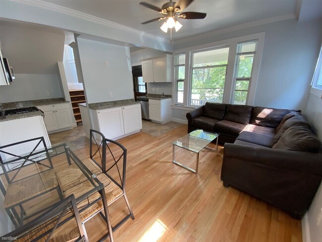 Foto del edificio - 6 br, 2 bath House - 419 N Ingalls St