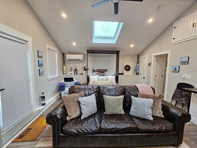 Foto del edificio - 90 Edgartown Rd