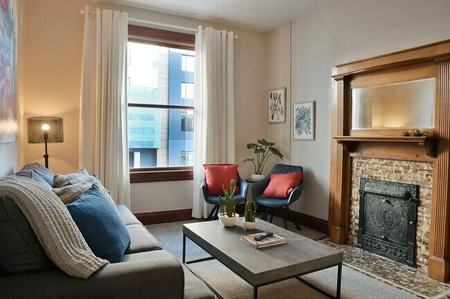 Building Photo - Live in the Heart of Denver's Golden Triangle 3 Bed/1 Bath