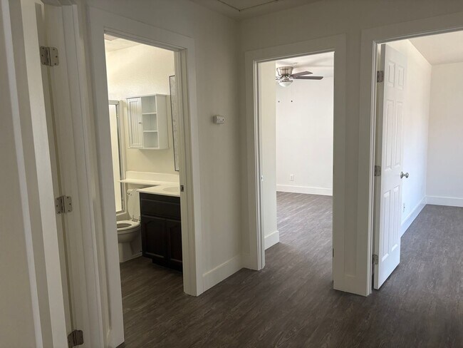 Foto del edificio - Beautiful 3 Bedroom Apartment In Placentia