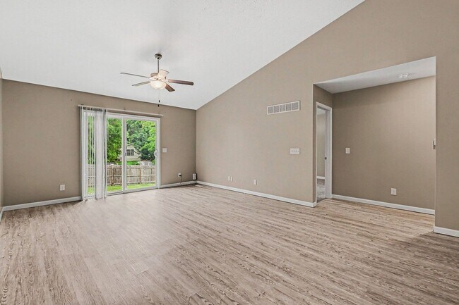 Building Photo - Great location, Just off Dodge and 168th!