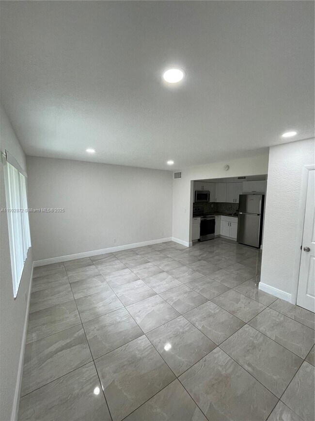 Building Photo - 1515 S 14th Ave