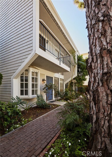 Building Photo - 311 Dahlia Pl