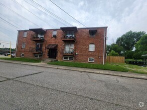 Building Photo - 1300 Oakwood Ave