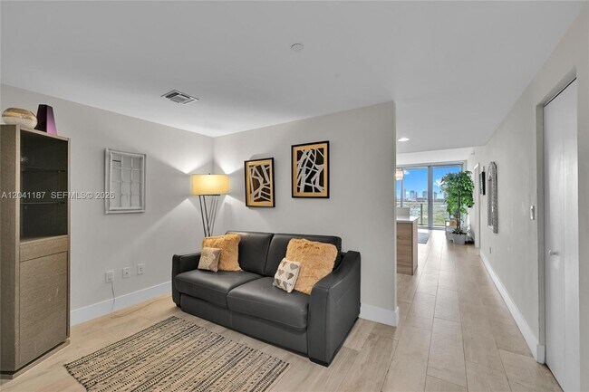 Foto del edificio - 16385 Biscayne Blvd