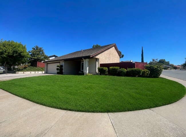 Building Photo - 2700 Bluebell Cir