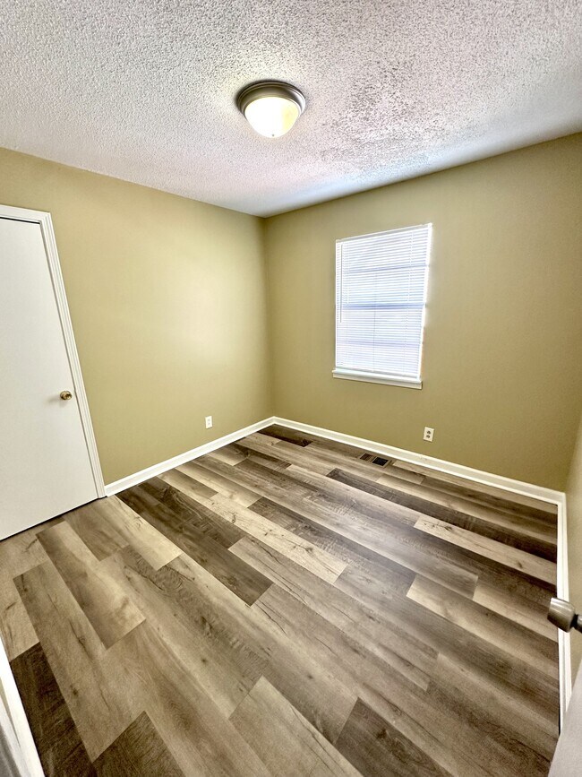 Foto del edificio - 2408 Powderly Ave SW