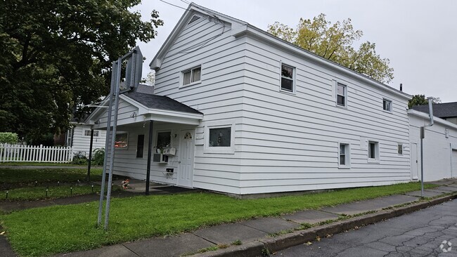 Building Photo - 114 W Oneida St