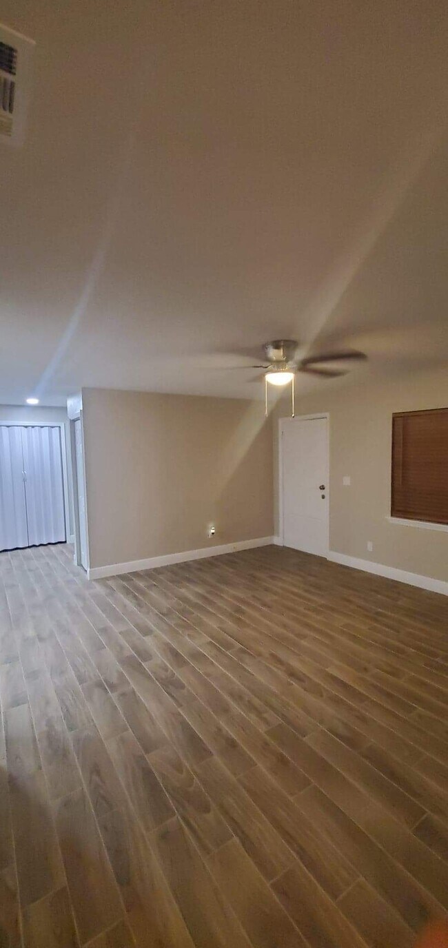 Building Photo - 4520 Royal Elm Dr