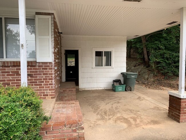 Photo - 912 W. Clinton Drive House