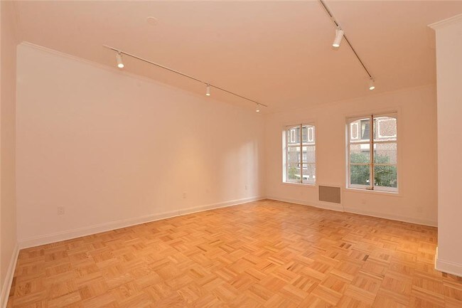 Building Photo - 49 E 63rd St