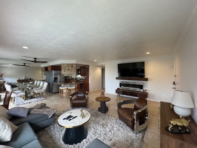 Foto del edificio - Fully Furnished/Unfurnished Condo for Rent...