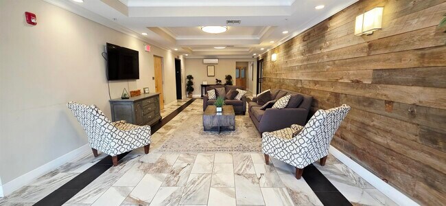 Foto del edificio - 241 Ridge Rd