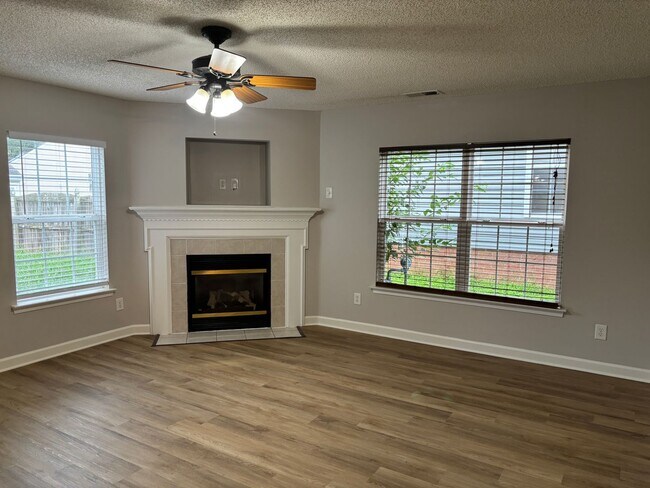 Foto del edificio - Charming home located in the Harrison Park...